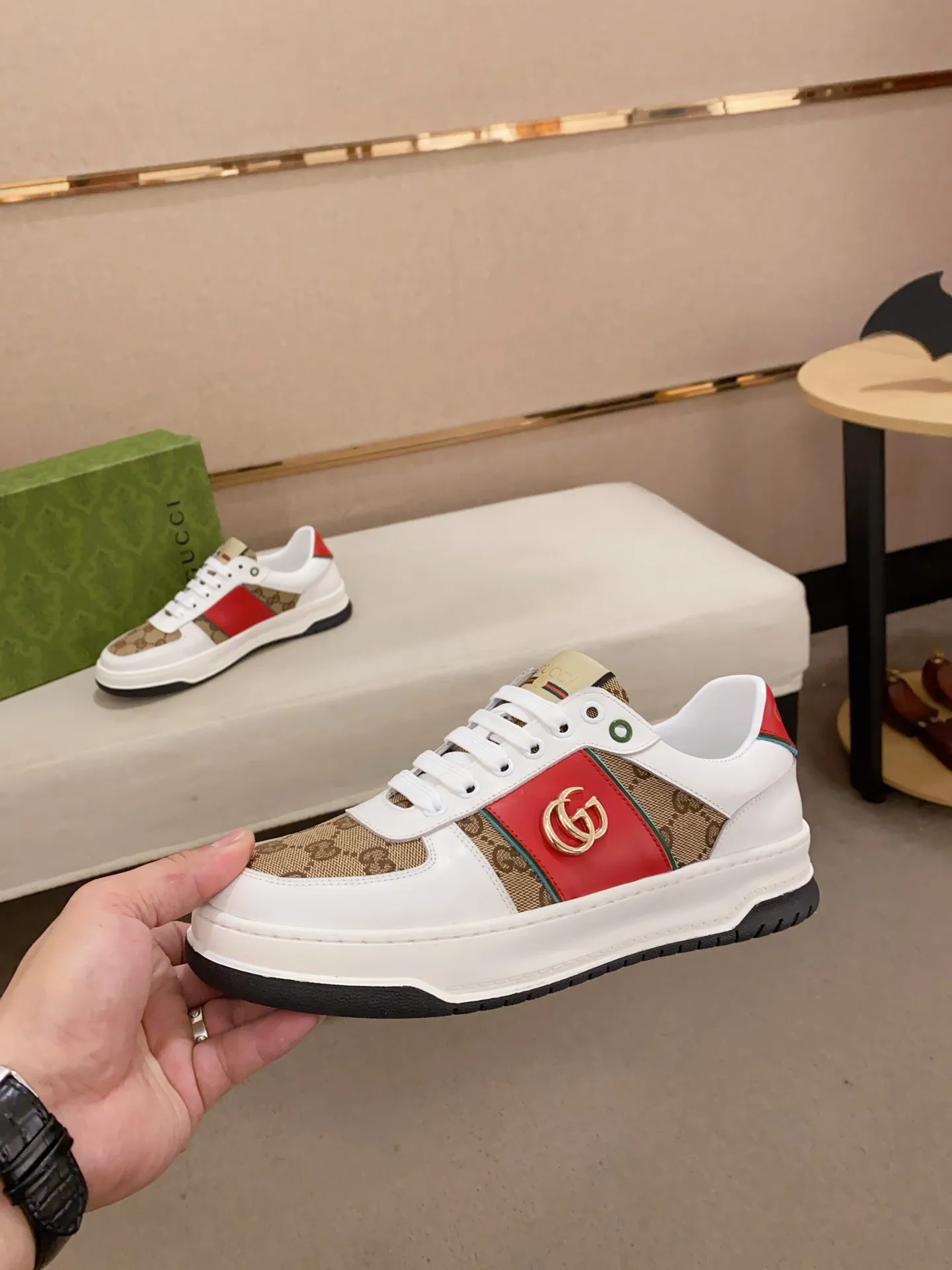 Men's clothing and shoes💰:400💰 (GUCCI) The latest model from the official website 🎁🎁Casual and fashionable men's shoes👟, hot style 💥The version is simple and elegant, exclusive for trendy men. Unique official website latest brand elements 👑Gucci original decoration, fashionable and generous, the fabric is original cowhide ✅sheepskin lining, the official website specifies wear-resistant casual outsole, the classic model is taken in kind at the counter🎬38-44 (45 is not returned or exchanged)